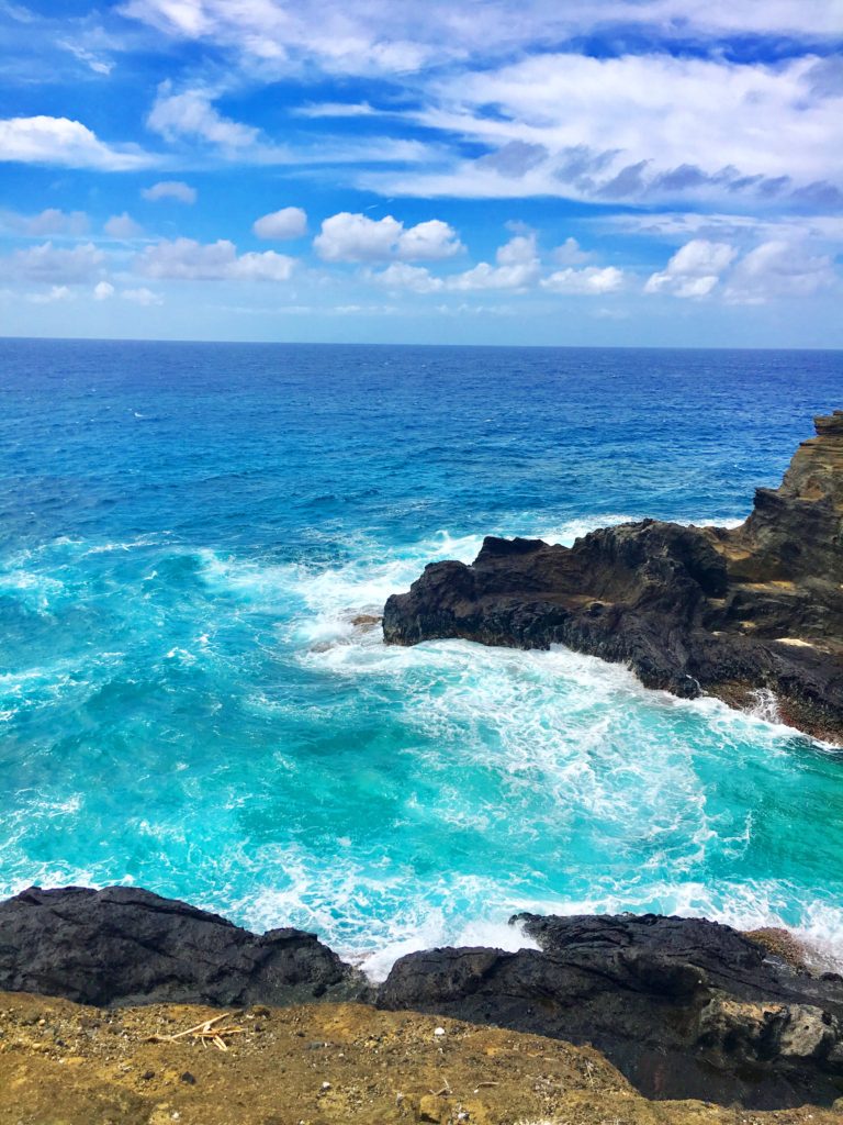 the beautiful turquoise waters of O'ahu