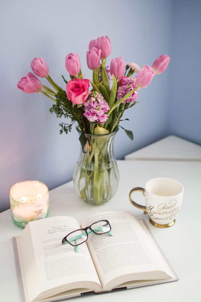 Spring flowers in a vase 