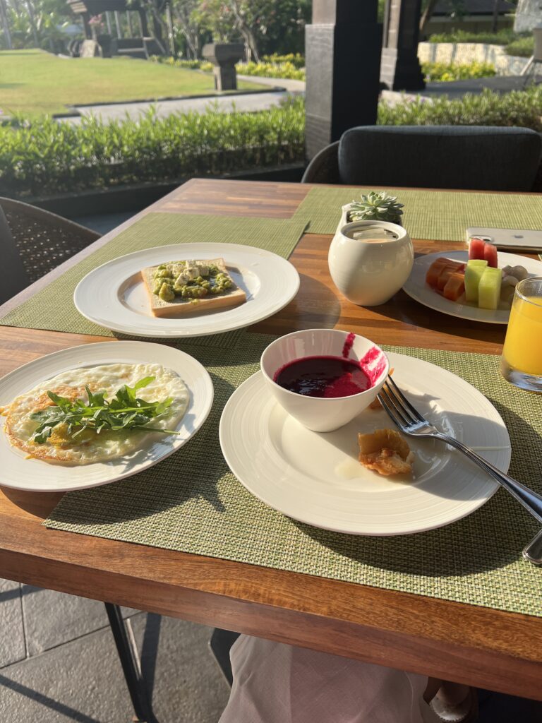 Breakfast at Senses with eggs and açai bowls